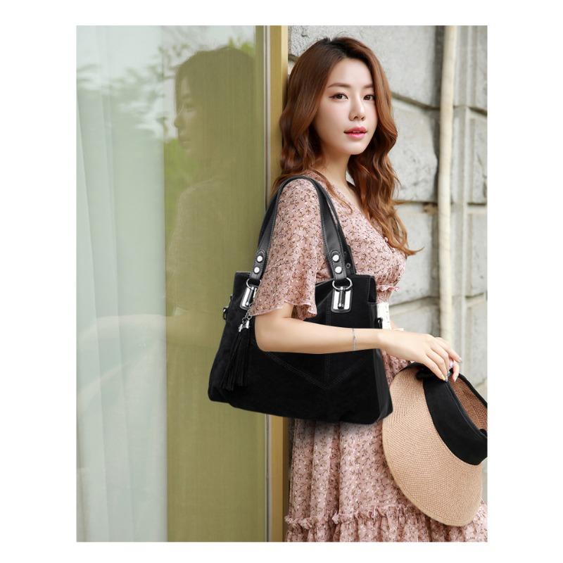 High Quality Women's Soft Suede Surface Leather Shoulder Crossbody Bag 2026 Tassel Handbag Large Capacity Ladies Tote Bag