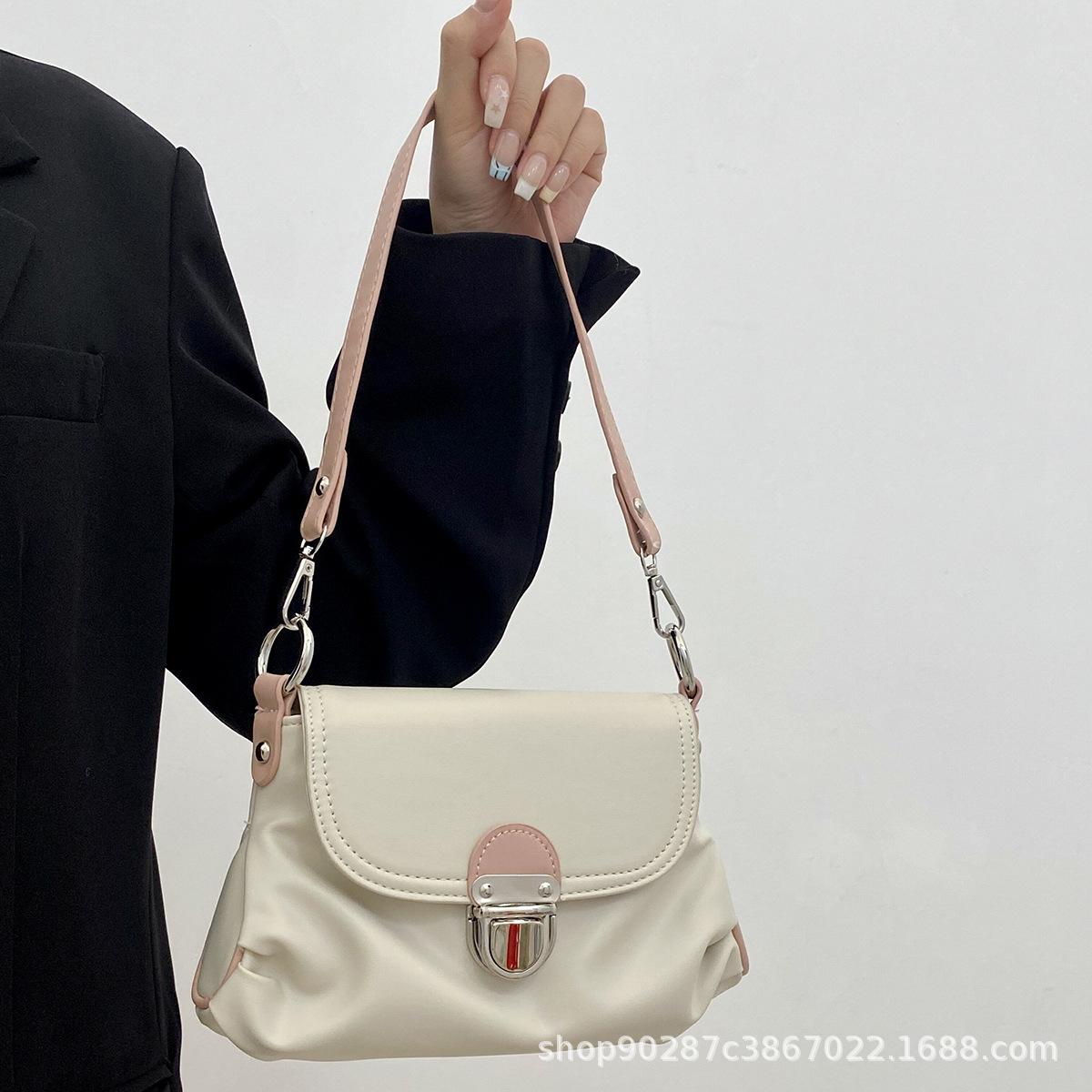 

Niche simple and versatile texture fashion messenger bag women s new pleated shoulder contrasting color small bag ins style