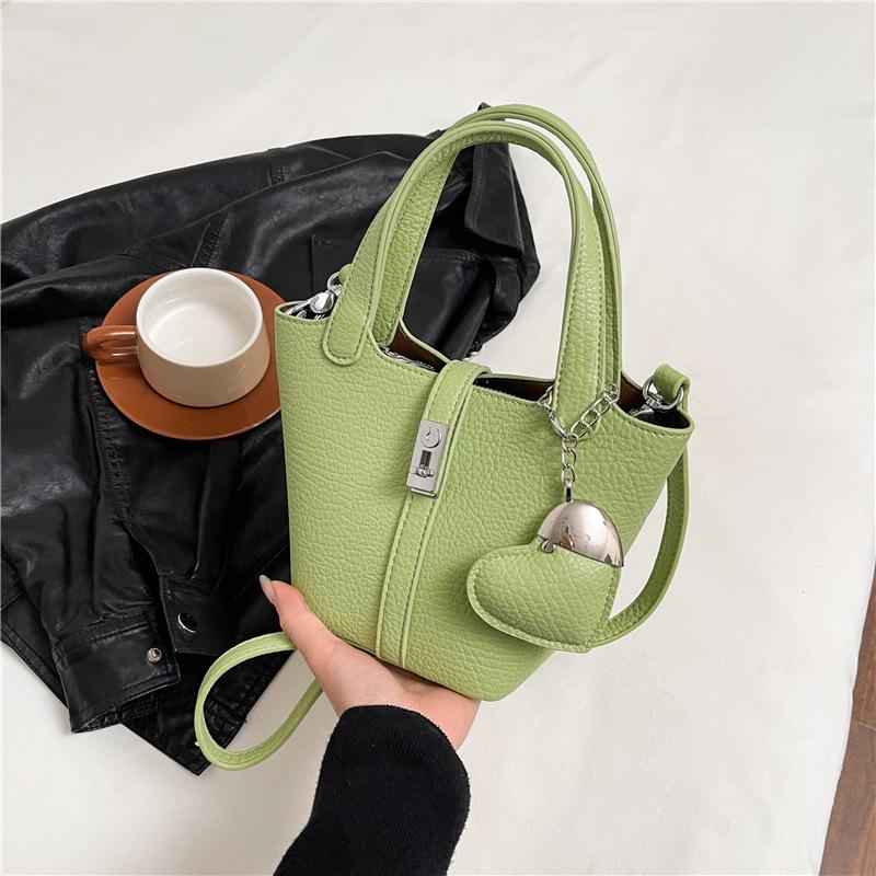 Summer New High-end Fashion Lock Bucket Bag Portable Shoulder Messenger Women's Bag Free Small Bag