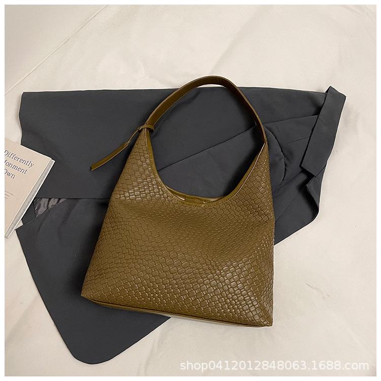 

2025 new shoulder bag women s fashion retro niche tote bag large capacity woven pattern commuter armpit bag зелёный