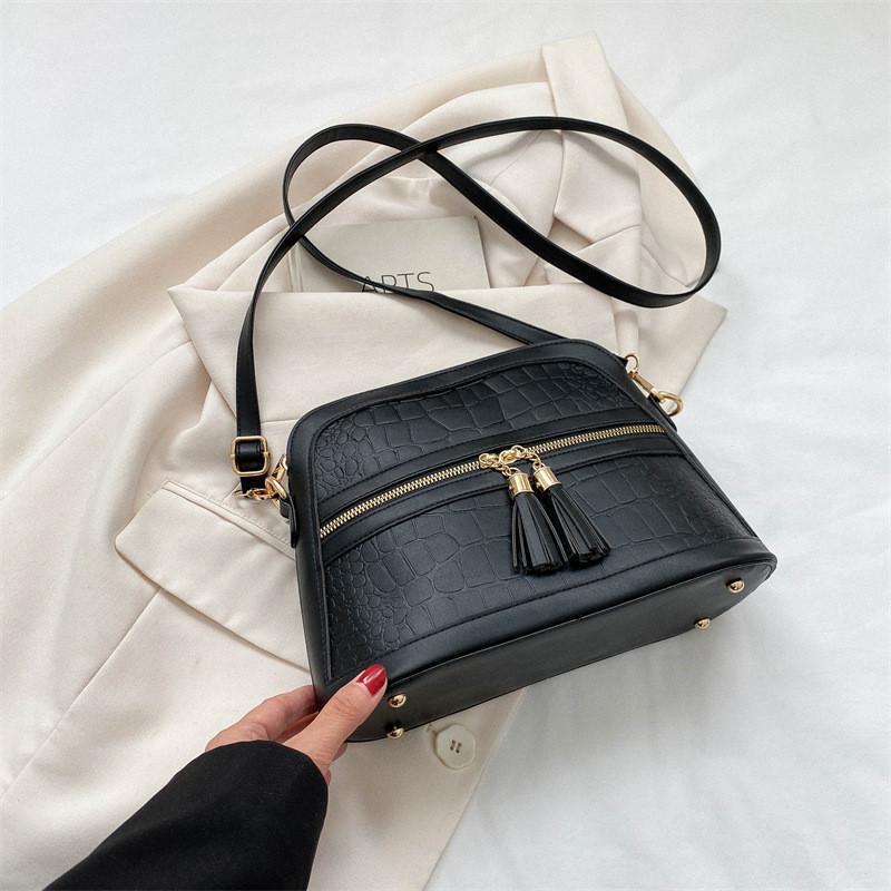

Chic Minimalist Vintage Small Crossbody Bag For Women 2024 Fall Winter Korean Commuter Shell Bag Black White Khaki Coffee чёрный