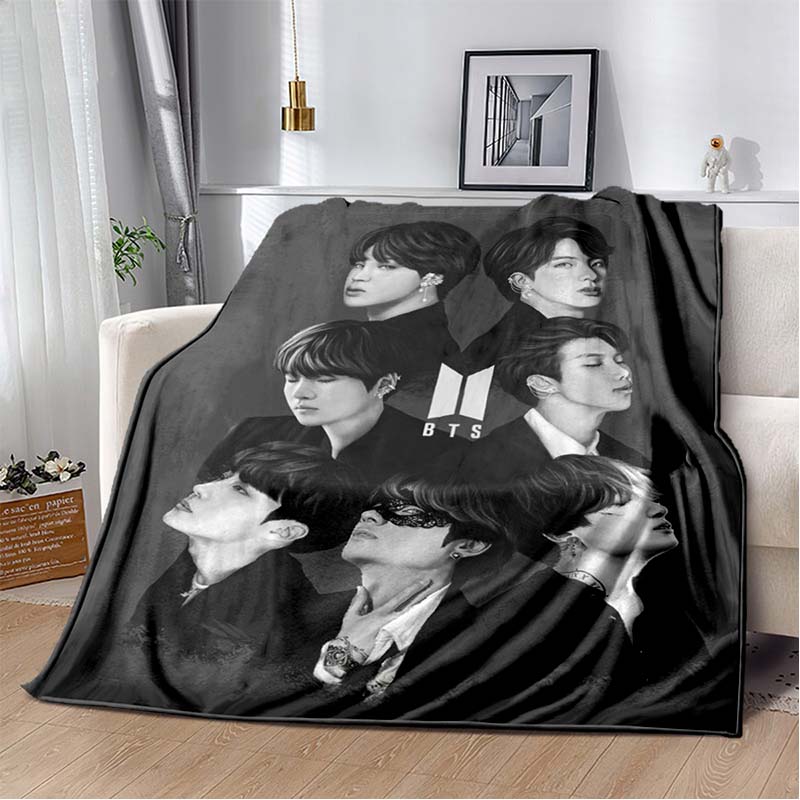 K-Pop Stil Idol Collage Druck Flanelldecke, Schwarzer Sternenhintergrund Gemütliche Überwurfdecke