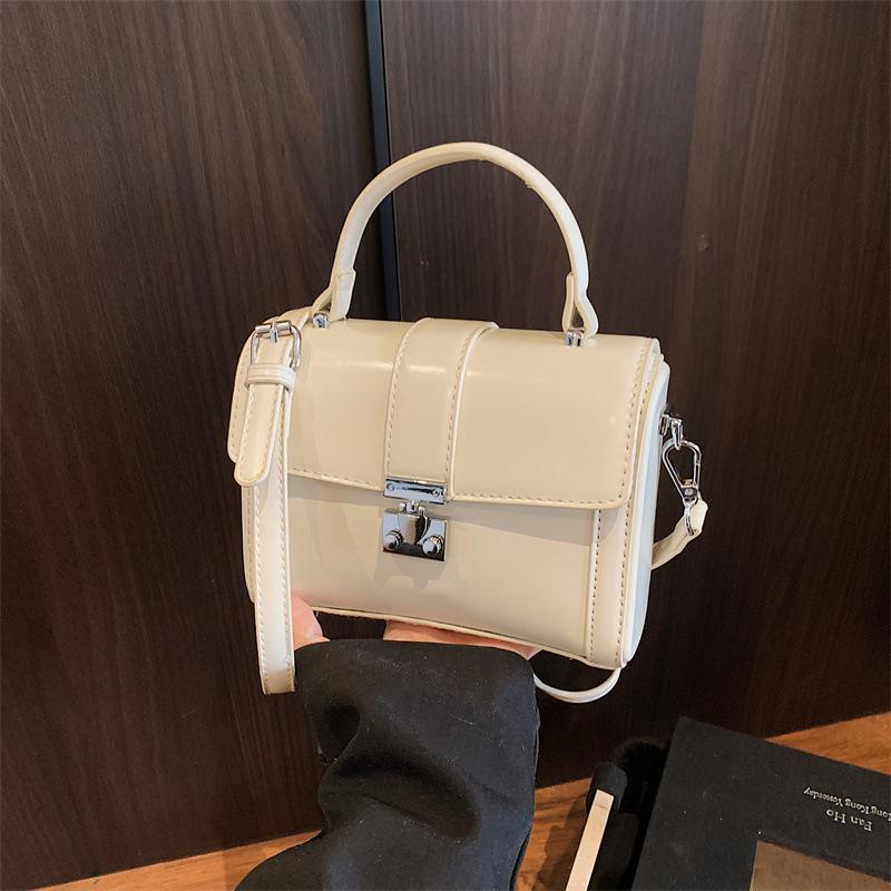 

Premium retro portable small square bag women s new summer niche design versatile shoulder messenger bag