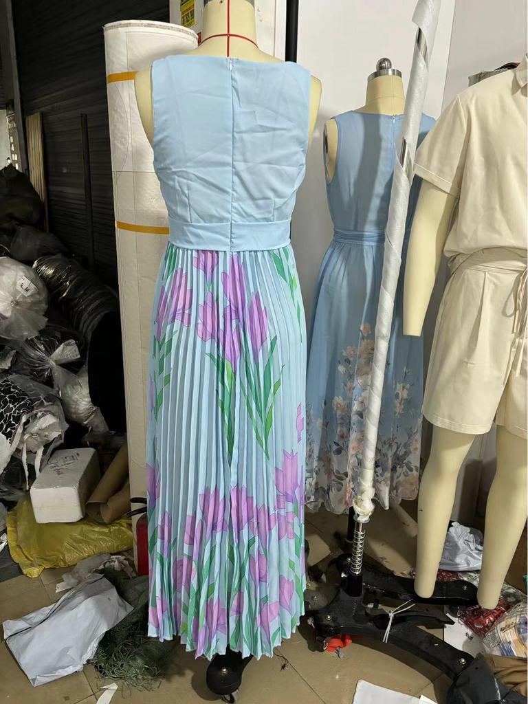 2026 Europäisches und Amerikanisches Damen-Spaghettiträger Digitales Florales Plissee-Langkleid