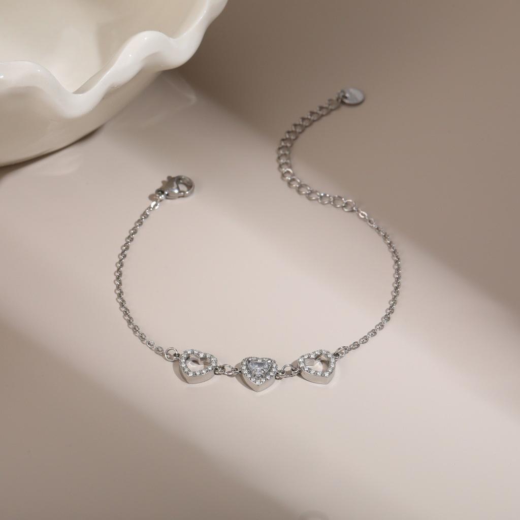 New Diamond-encrusted Exquisite and Compact Titanium Steel Bracelet Fashionable Light Luxury High-end Stainless Steel Non-fading Jewelry Women