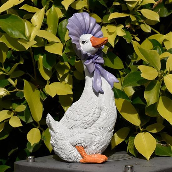 2Pcs Resin Duck Statue, Lightweight Waterproof Sun-Resistant Garden Decoration, Cartoon Style Duck Figurine for Home Courtyard Balcony Windowsill