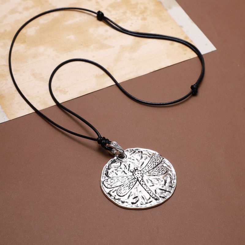Vintage Distressed European and American Style Large Pendant Long Necklace, Stylish and Unique Sweater Chain, Autumn and Winter High-End Ethnic Style