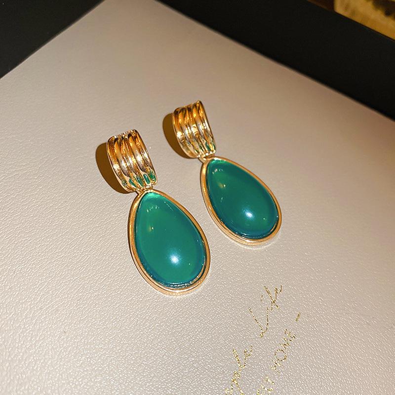 French Baroque Pearl Flower Tassel Earrings: Elegant Silver Needle Studs with a Light Luxury Touch