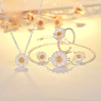 Kleine Gänseblümchen-Ohrringe für Damen Vielseitiges und frisches Sonnenblumen-Chrysanthemen-Ohrring-Set