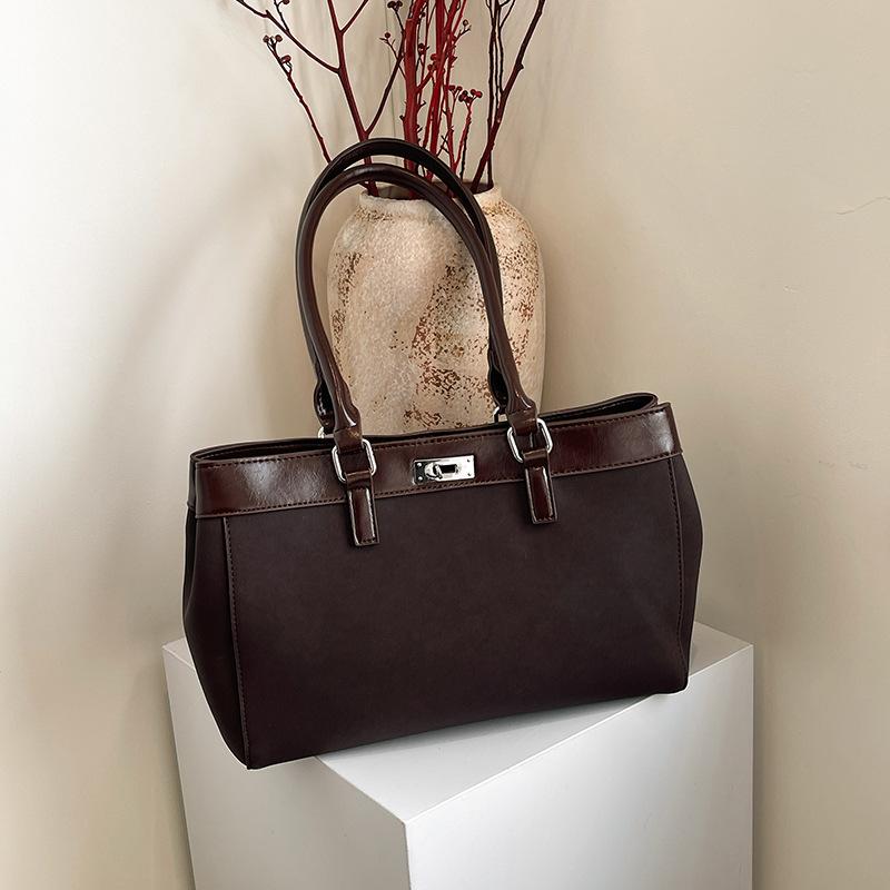 Large-capacity Commuter Tote Bag Women's 2025 New Autumn and Winter Retro Shoulder Bag Retro Going Out Hand Bag