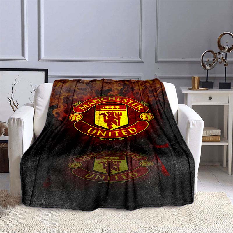 Football-themed Flannel Blanket for Living Room and Bedroom, Featuring The Manchester United Football Club Logo Print.