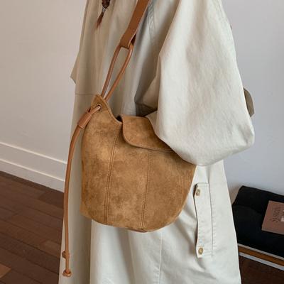 2025 New Matte Suede Bucket Bag, High-end Niche Design, Shoulder Messenger Bag, Mobile Phone Bag.