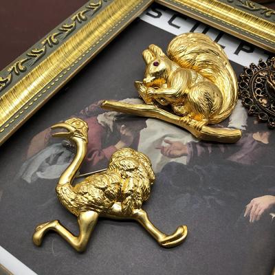 Vintage Medieval Flowing Gold Plain Gold Fog Gold Brooch Cute Squirrel Turkey Suit Pin