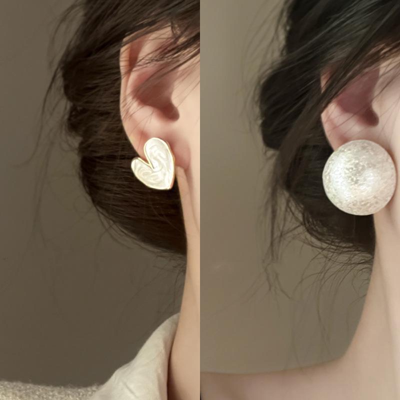 Silver Needle White Heart Tassel Earrings: Luxurious, Versatile, and Stylish Stud Earrings for Women.
