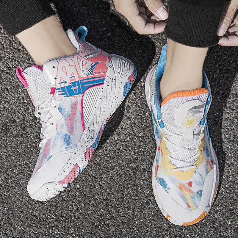 A pair of new mandarin duck basketball shoes, men's high-top combat boots, sports shoes, student cement floor actual combat trend sports shoes