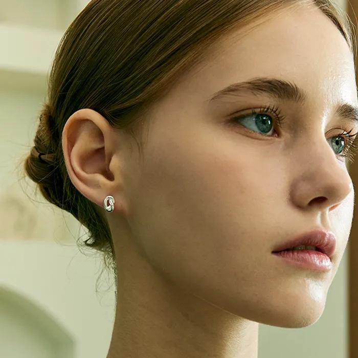 Cross twist point earring