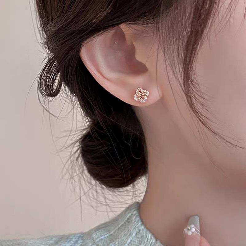 Nouvelles Boucles d'Oreilles Trèfle à Quatre Feuilles Mode Classique Luxe Léger Sens Senior de Petites Boucles d'Oreilles Délicates