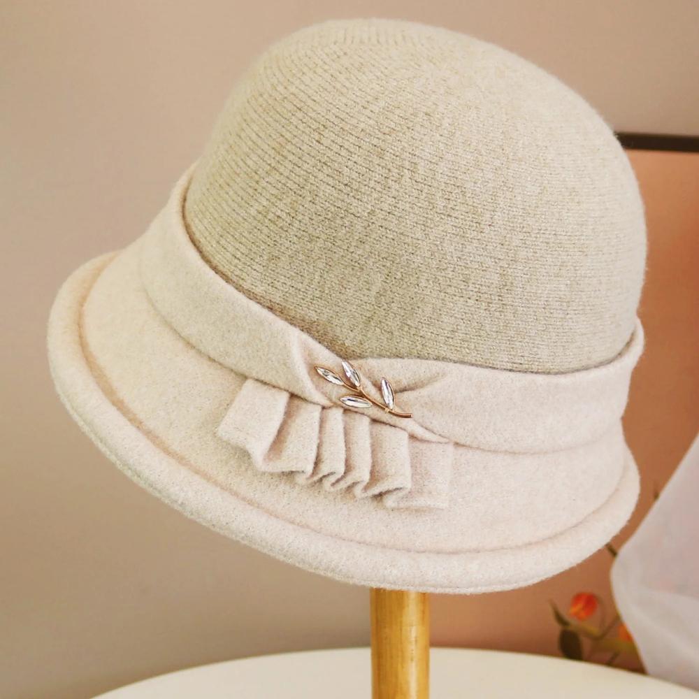 2025 Neue Mütze für Damen Herbst und Winter Gestrickt Warm und Vielseitig Gesichtsbetonend Kleiner Britischer Fischerhut Modisch und Elegant