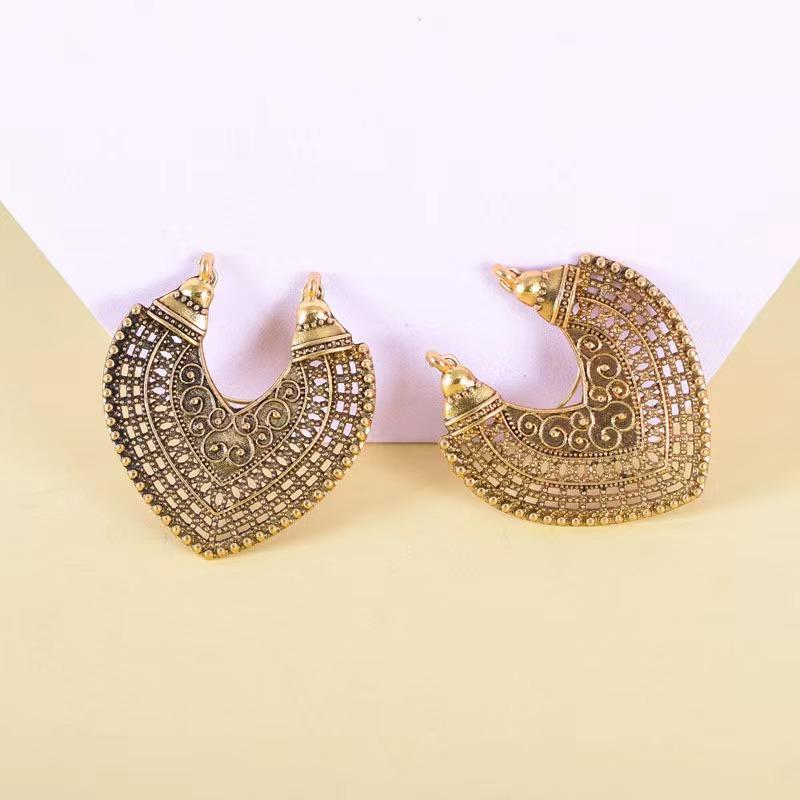 Vintage Ethnic Style Hollow Heart Earrings Fashionable Gypsy Micro Carved U-shaped Earrings Womens Jewelry Dangle Earring Gifts