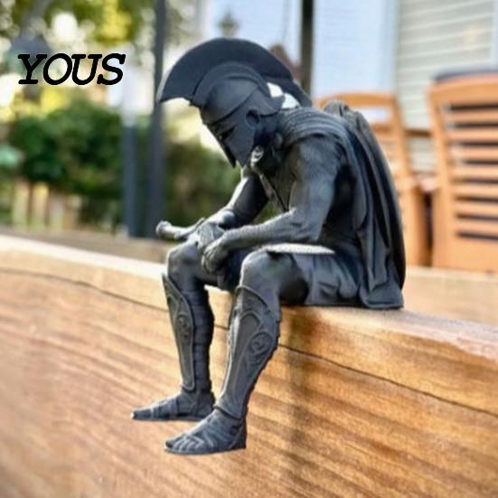 Socha starověkého římského válečníka Sedící socha centuriona, Figurka vojáka na polici, Ozdoba na hranu knihovny Oblečený do zbroje pro dekoraci stolu Figurka