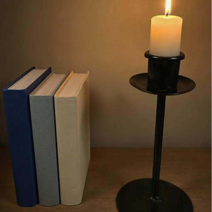 American Retro Black Iron Candle Holder - Romantic Christmas Ornament for Dining Table