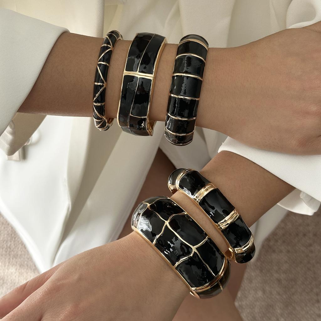 Vintage Punk Black Dripping Oil Metal Enamel Bangles For Women Geometric Wide Chunky Cuff Bracelets Party Aesthetic Jewelry
