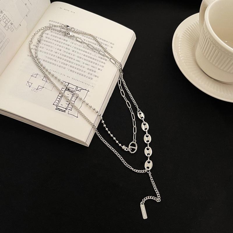Double-Layered Pig Nose Necklace: Women's Summer Hip Hop Choker with Personality and Fashionable Clavicle Chain Design.