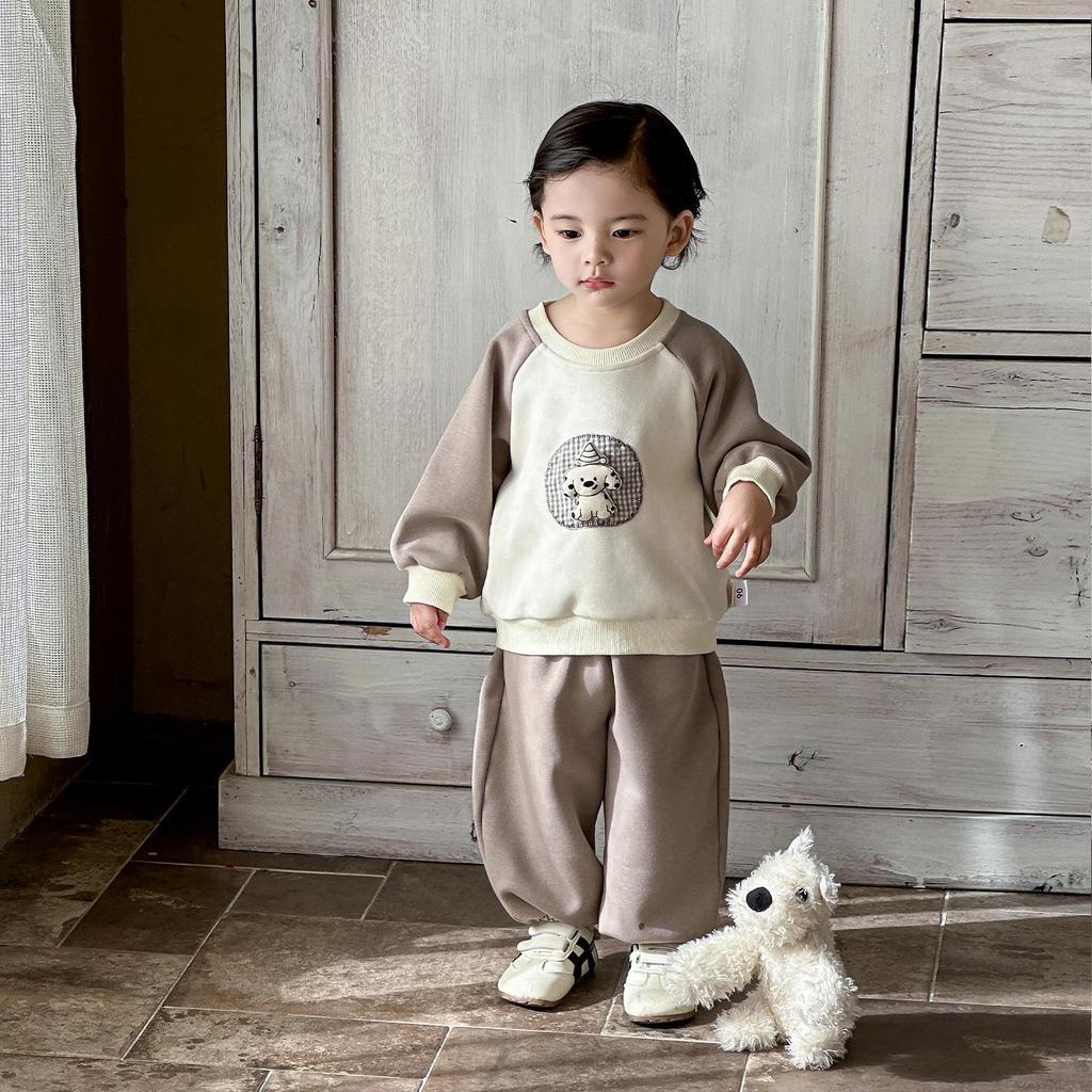 Completo sportivo a maniche lunghe e pantaloni casual in stile coreano per bambini piccoli (Primavera 2026)