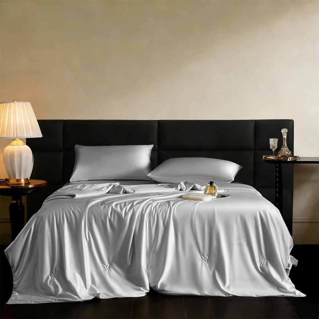 Mulberry Silk Summer Quilt Set: Washable, Cool, Luxurious Four-Piece Gift.