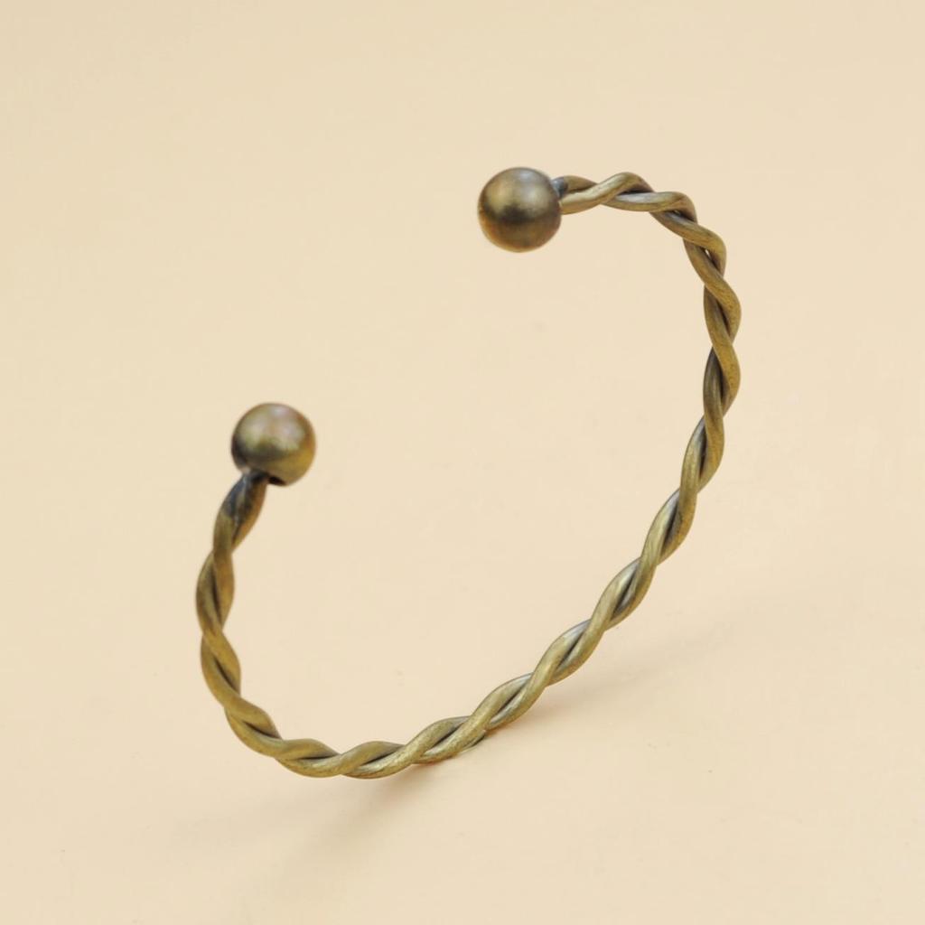 European Fine Braid Brass Open Bangle: Niche Design, Stylish Lines, Cool Bracelet.