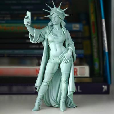 Statue of Liberty Selfie Figurine Selfie Goddess Sculpture Figurine Home Office Living Room Desktop Decoration Ornament