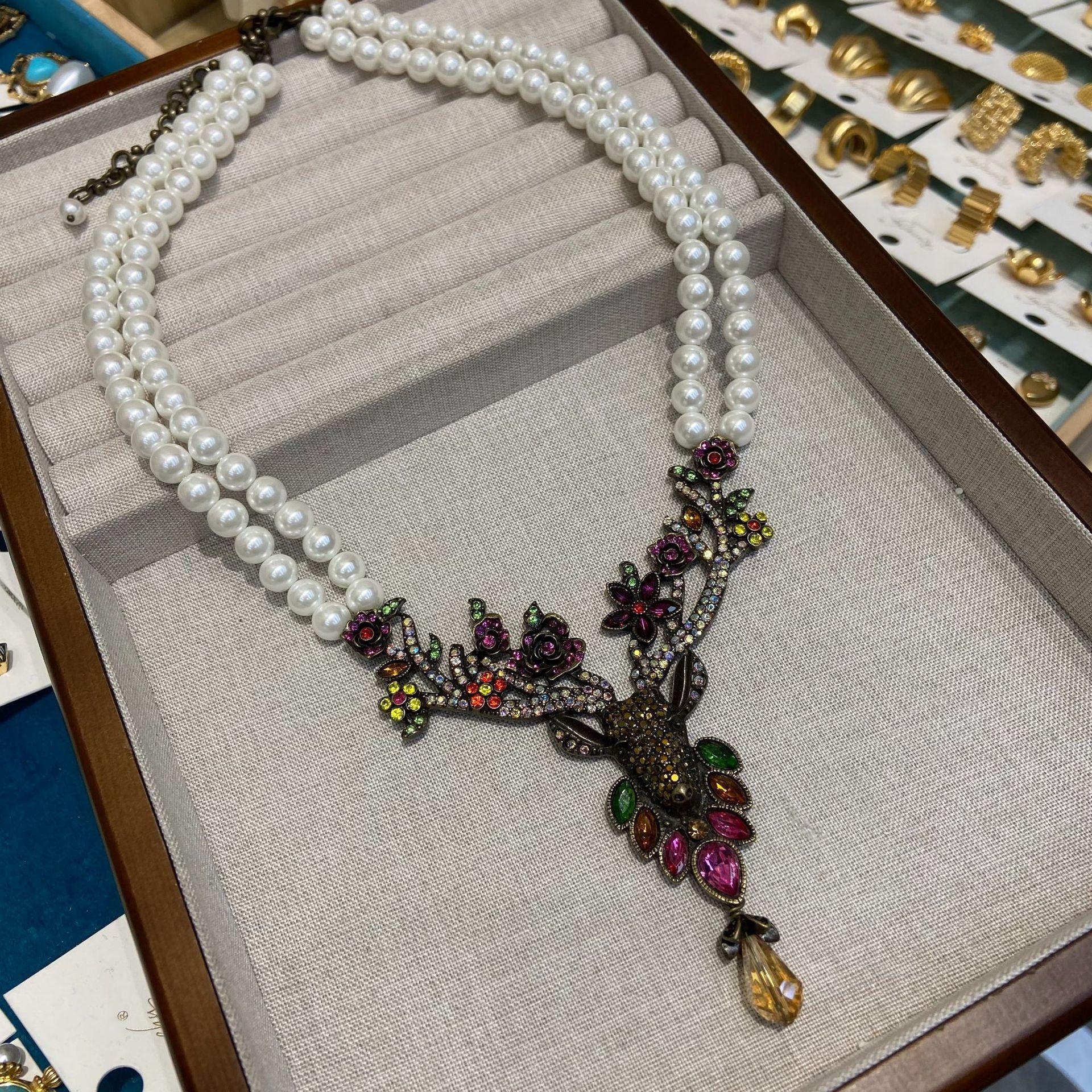 

Сложный дизайн, универсальное и старомодное трехмерное жемчужное ожерелье цвета пятнистого оленя, инкрустированное бриллиантами