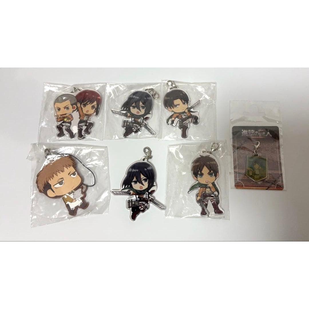 Used Attack on Titan acrylic charm 7 piece set