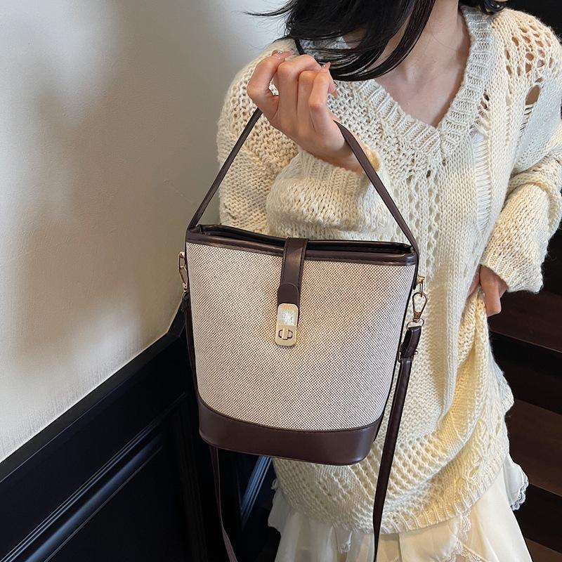 Simple and fashionable design sense new Korean version bucket bag women's matte high-end texture temperament versatile messenger bag