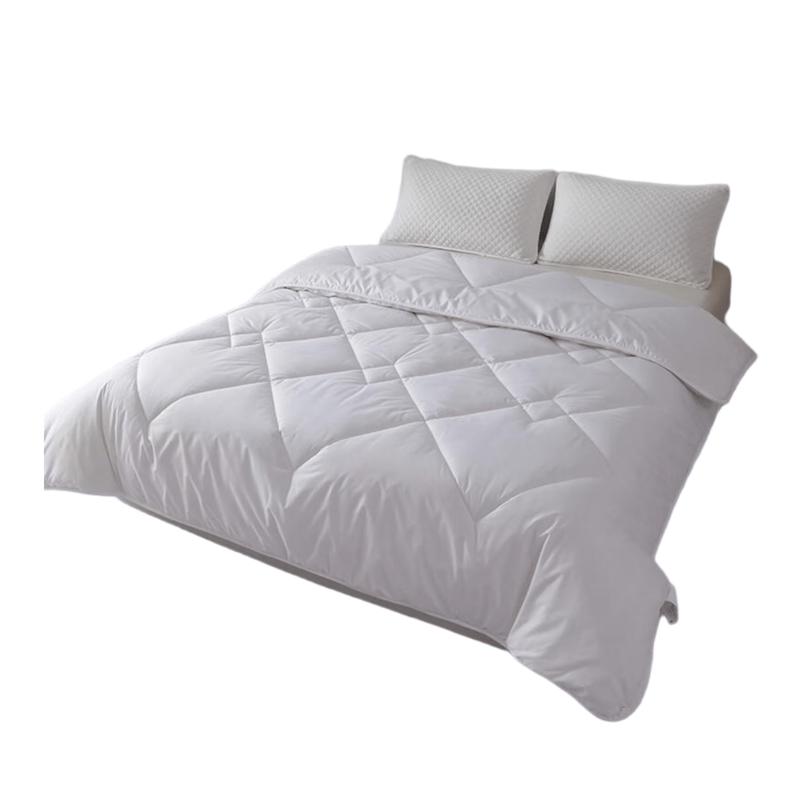 

MINISO Bordeaux Washable Wool Blend Quilt