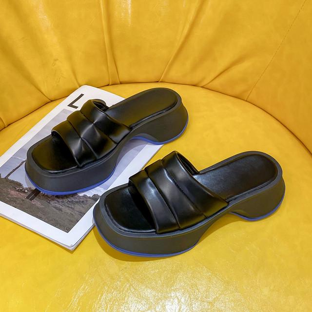 

Новые летние тапочки женские модные лаконичные повседневные тапочки увеличивающие рост туфли на платформе удобные мягкие пляжные туфли 6.5