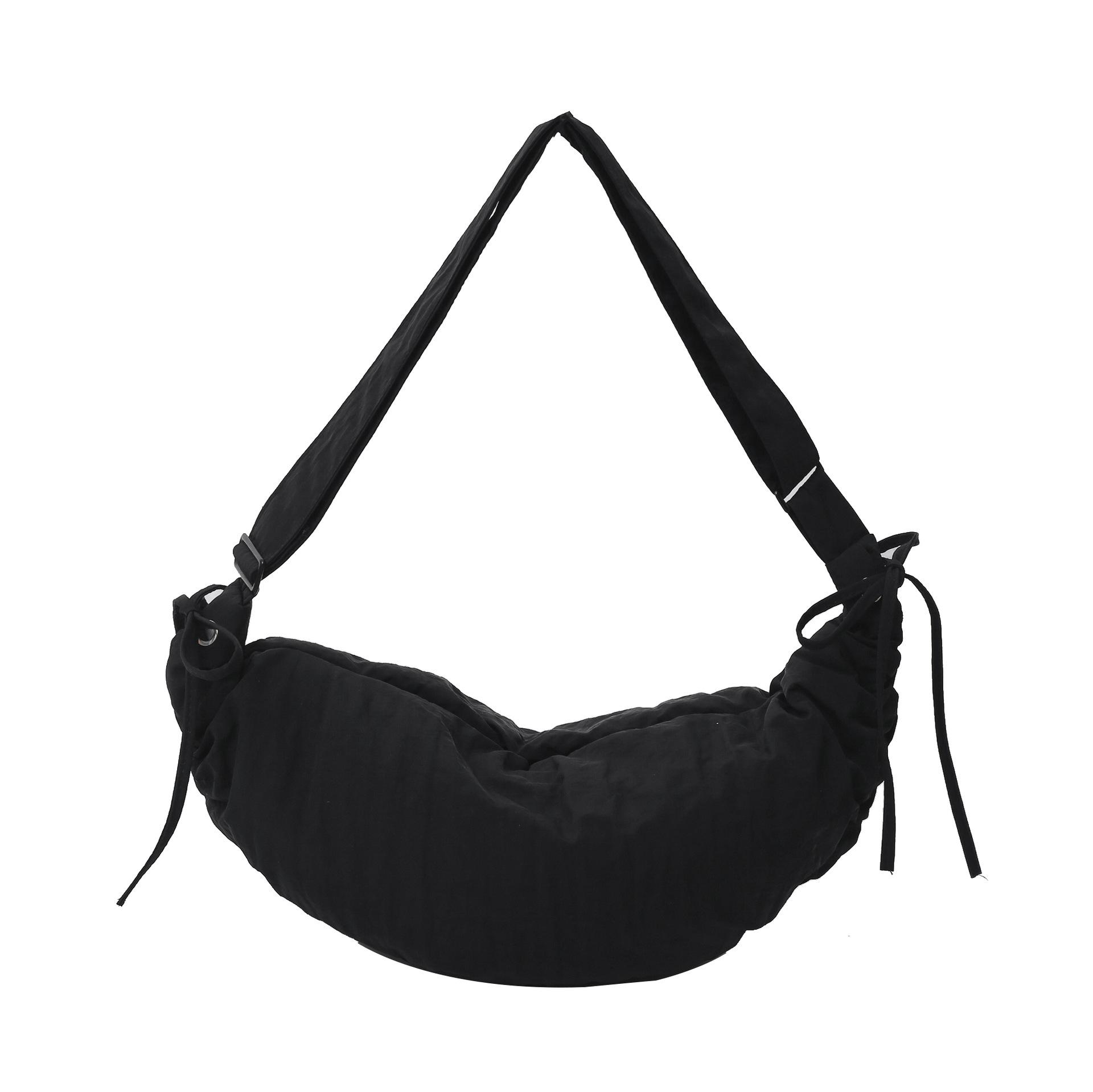 

Новая повседневная сумка через плечо большой вместимости, нишевая сумка-пельмень, женская простая и универсальная сумка из плиссированной нейлоновой ткани, корейская версия 19*4*44cm чёрный