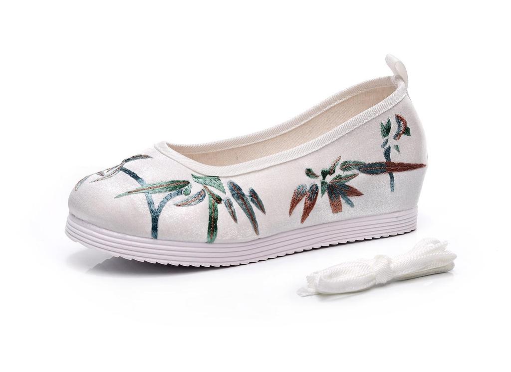 Women's Hanfu Embroidered Round Toe Cloth Shoes for Spring/Autumn - Ancient Style Dance & Stage Play Footwear