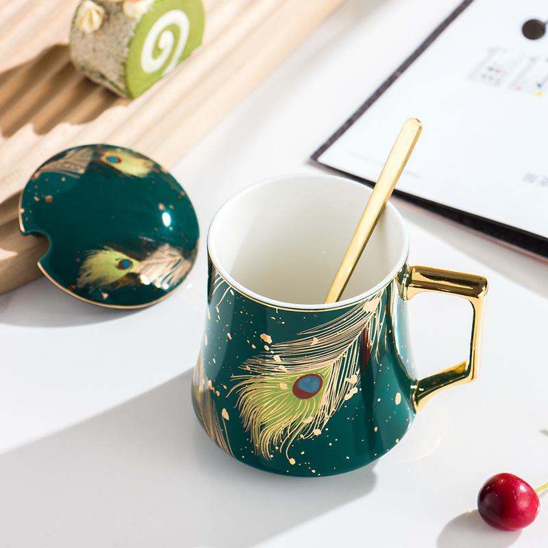 Luxury Peacock Feather Ceramic Mug Spoon With Cover Coffee Cup New Year Mugs Cups and Mugs Drinkware Mug for Tea Original Beer