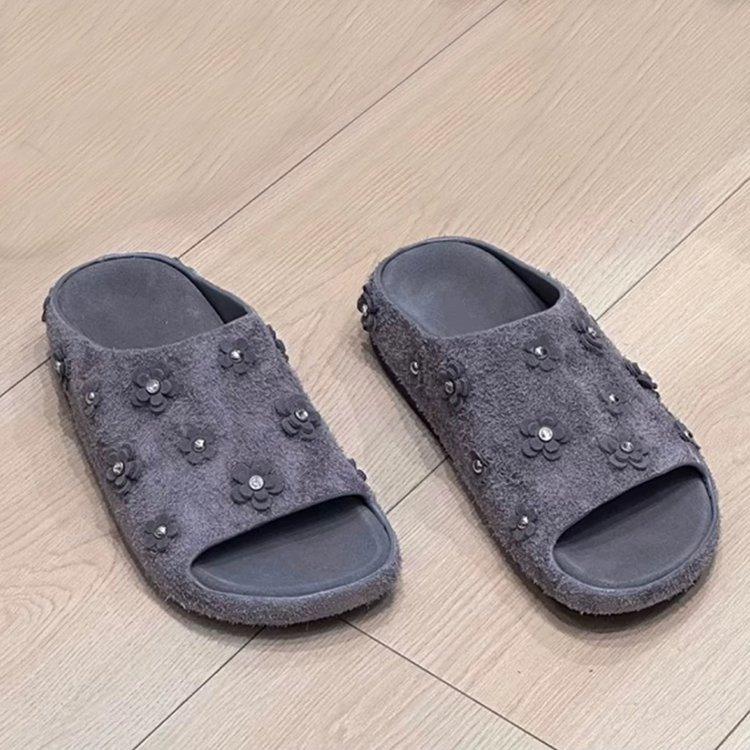 Retro round head willow nail fashion cool slippers women's 2025 new flower niche design comfortable thick bottom open toe word