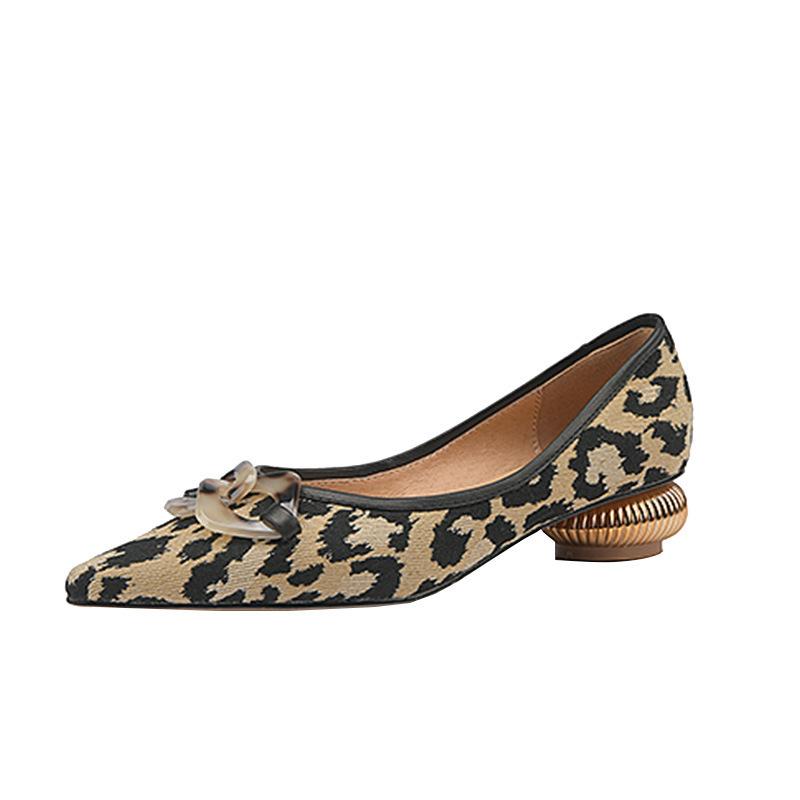 2023 new spring and autumn versatile leopard print pointed head shallow mouth niche French women's shoes retro thick heel flat sole shoes women