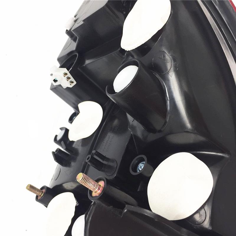 Compatible with Mitsubishi Galant rear tail light, combination light housing, reversing light, and turn signal light semi-assembly.