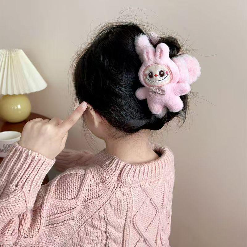 StellaLou Cartoon Plüsch-Griffspange - Niedliche Hai-Klammer für Herbst-/Winter-Duttfrisuren