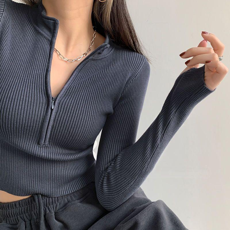 

Женский облегающий свитер в рубчик с полувысоким воротником, отверстием для большого пальца и длинными рукавами для осени/зимы. M: 47.5-55 kg