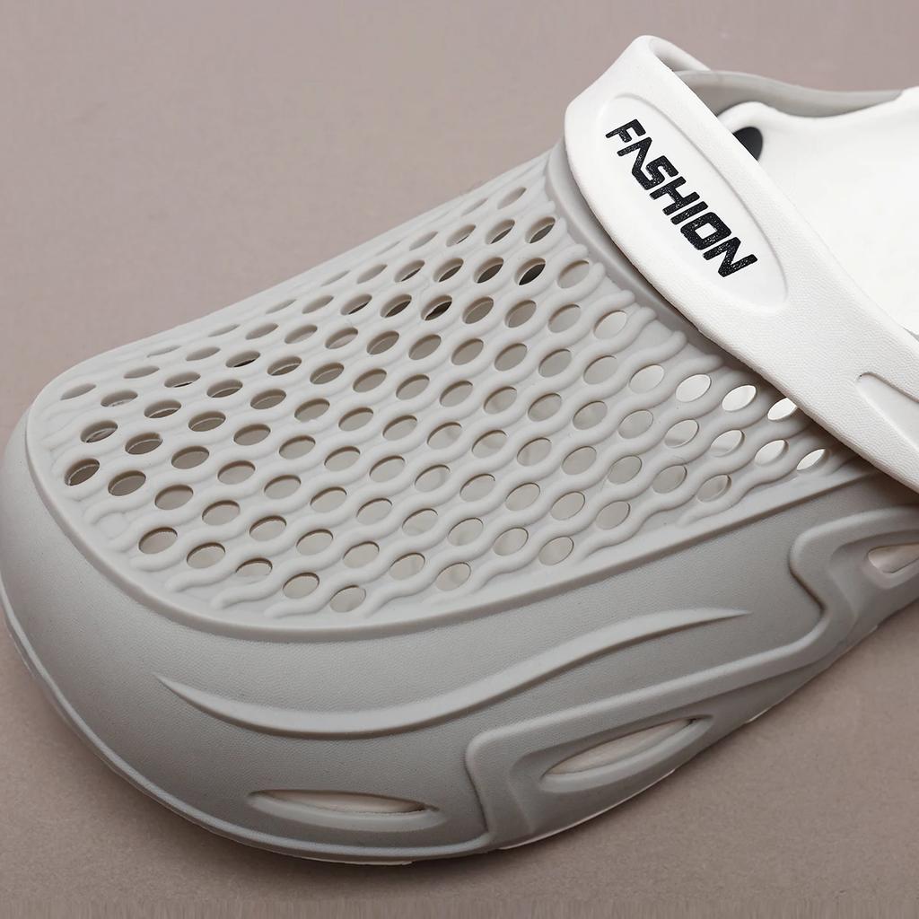 2025 New Design Sandals for Men Thick Bottom Fashion Slippers Mens Garden Shoes Solid Color Breathable Clogs Casual Beach Shoes