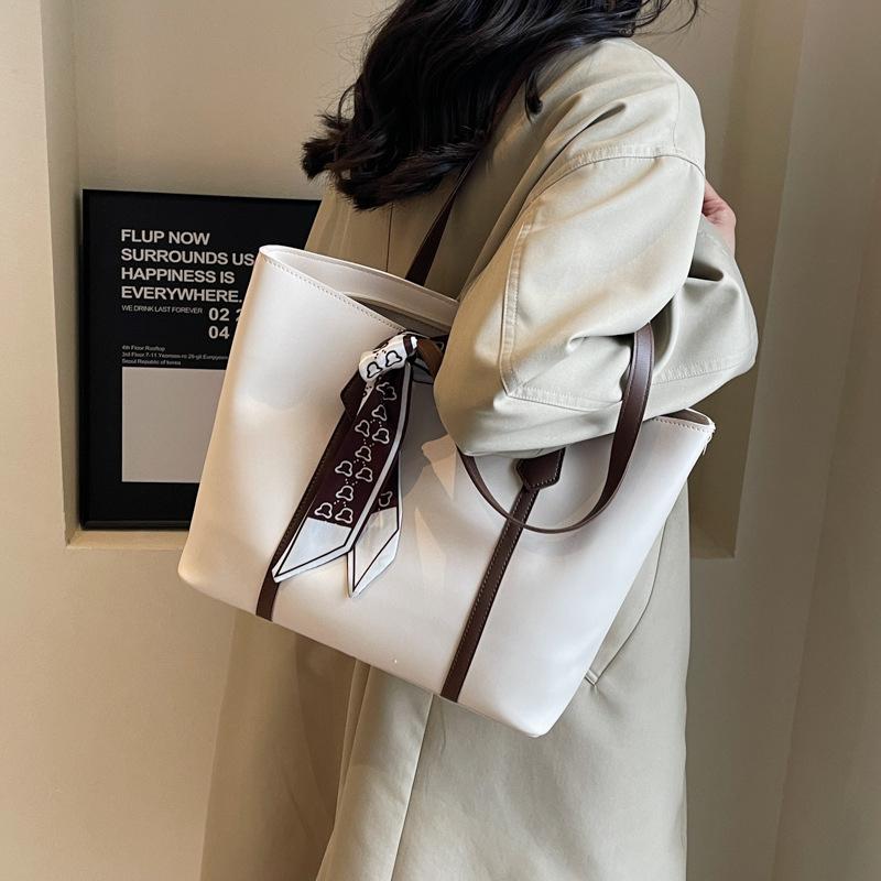 Winter bag commuter tote bag women's 2025 new texture Maillard shoulder bag large capacity popular handbag