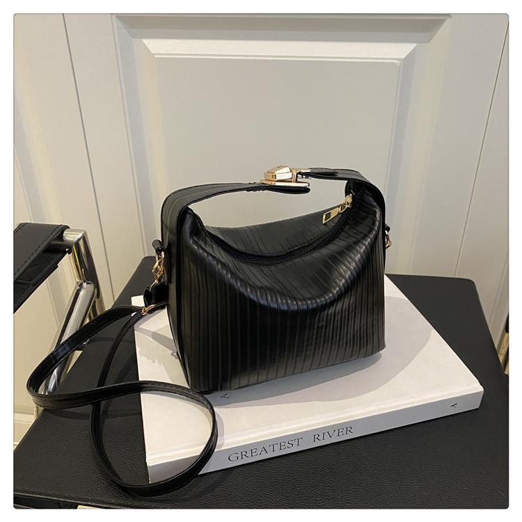 

Популярная в этом году модная корейская версия сумочки 2025 весна новая универсальная ins сумка-мессенджер повседневная сумка женская сумка тренд чёрный