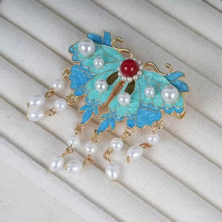 Exquisite Cloisonné Butterfly Hair Clip: Elegant Cheongsam Headdress for Girls