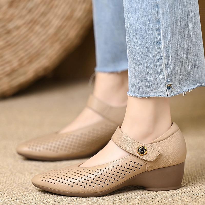 New Chinese casual shallow hole shoes women's 2025 spring and summer new hollow paint ultra soft sole comfortable wedge heel sandals