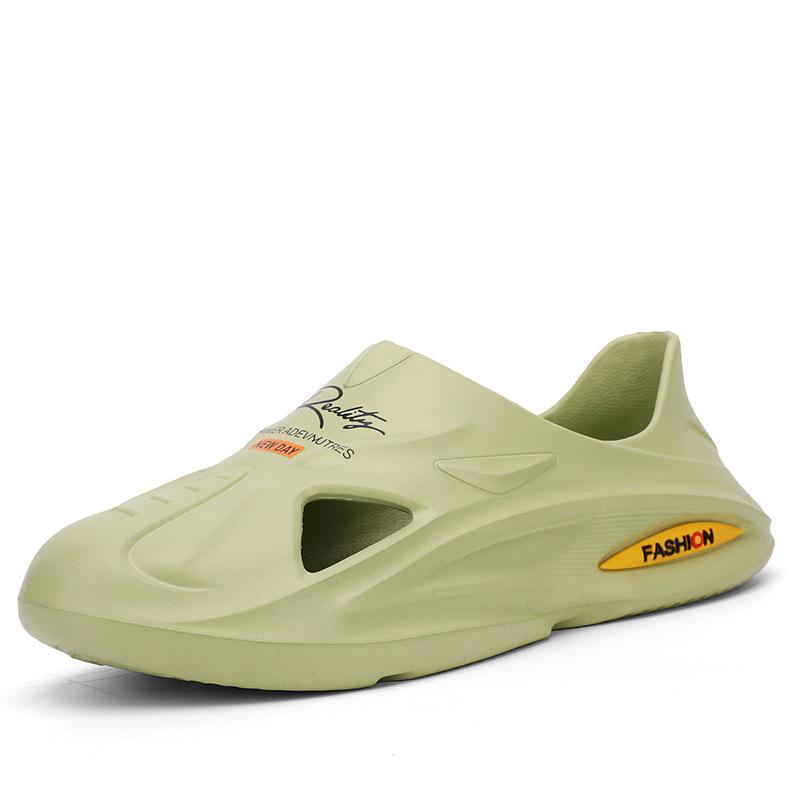 Hole Shoes Couple Slippers Stepping On Shit Platform Sandals Men's 2025 Summer New Women's Beach Bag Head Sandals